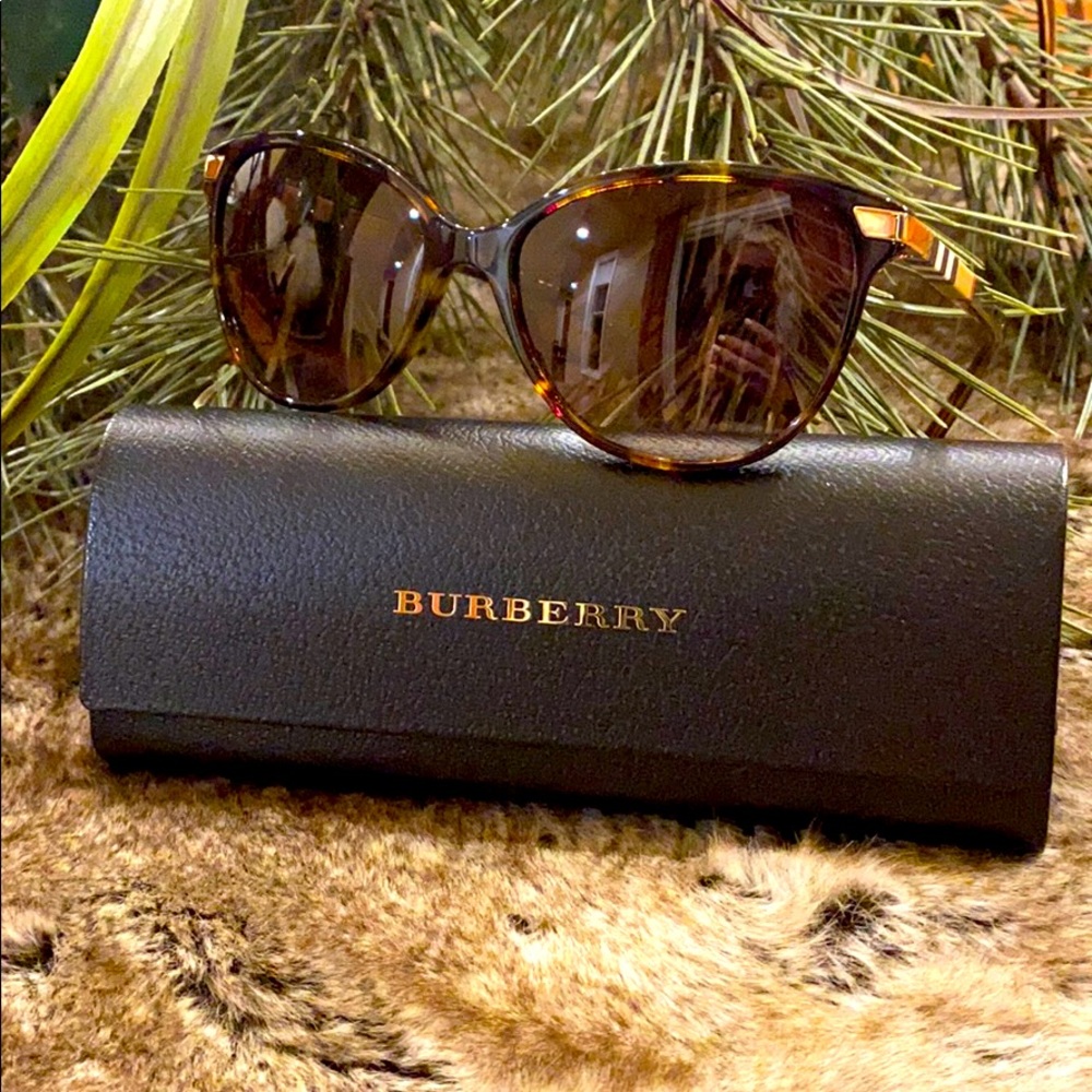 ❤️”NWT, BURBERRY COOL KATZ SUNGLASSES”❤️ - Picture 1 of 10